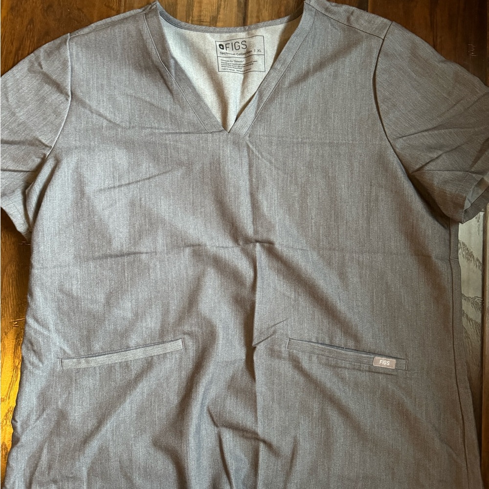 Figs scrub top